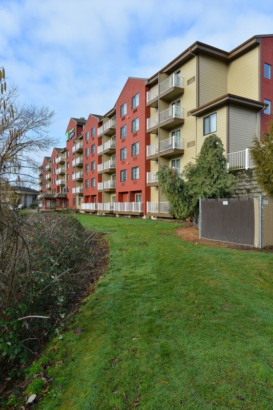 Oxford Suites Gladstone - Gladstone, OR