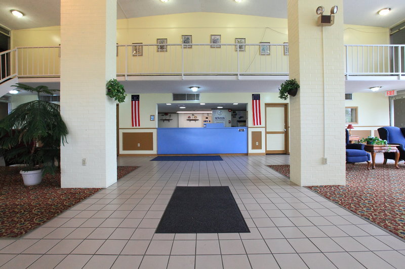 Americas Best Value Inn - Newton, IA