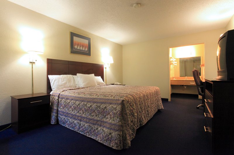 Americas Best Value Inn - Newton, IA