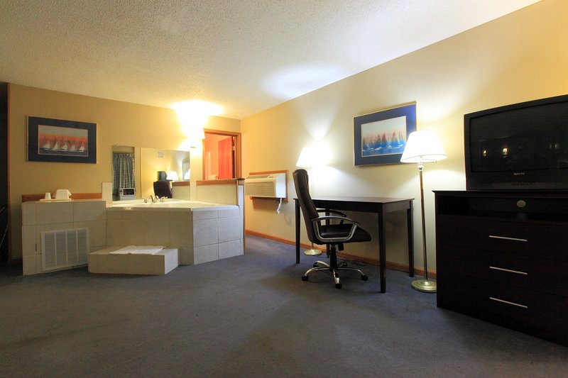 Americas Best Value Inn - Newton, IA