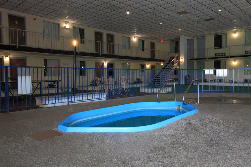Americas Best Value Inn - Newton, IA