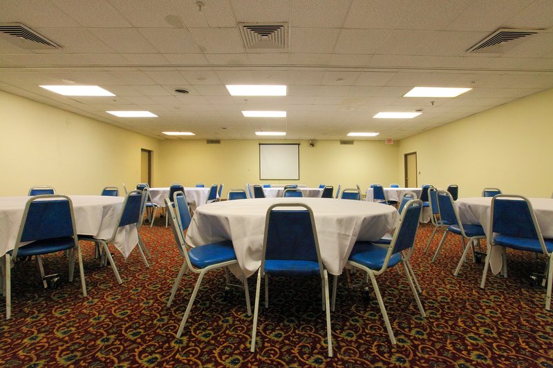 Americas Best Value Inn - Newton, IA