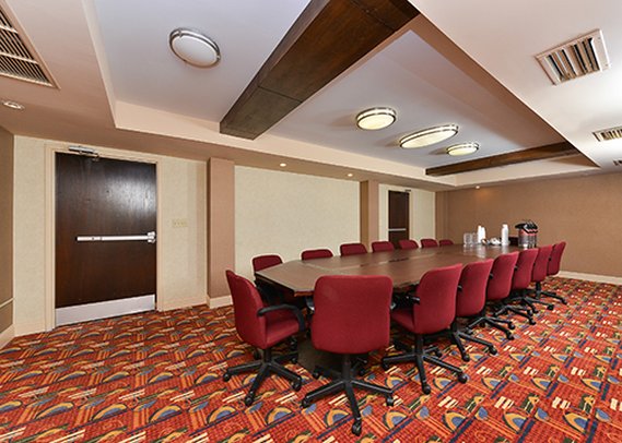 Comfort Inn And Suites - Eatontown, NJ