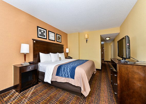 Comfort Inn And Suites - Eatontown, NJ