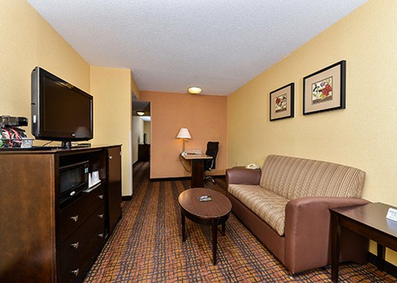 Comfort Inn And Suites - Eatontown, NJ