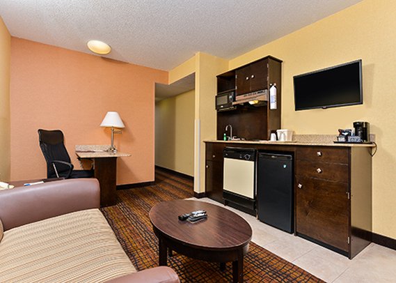 Comfort Inn And Suites - Eatontown, NJ