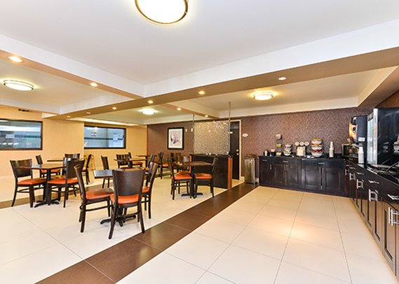 Comfort Inn And Suites - Eatontown, NJ