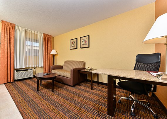 Comfort Inn And Suites - Eatontown, NJ