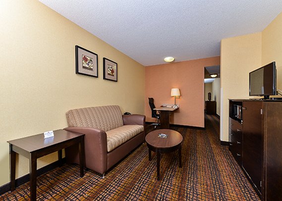 Comfort Inn And Suites - Eatontown, NJ