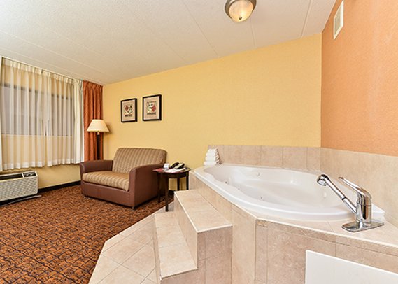 Comfort Inn And Suites - Eatontown, NJ