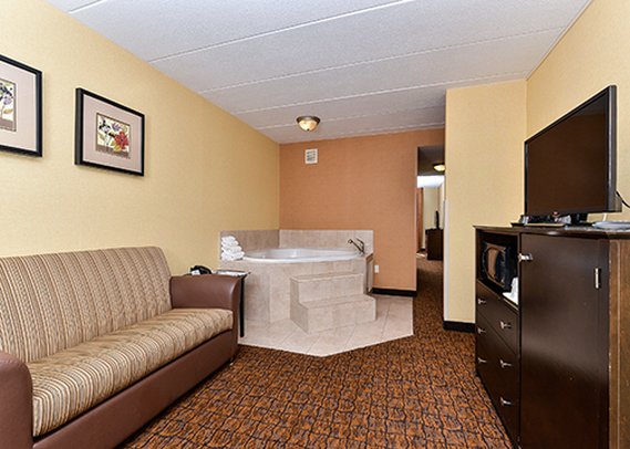 Comfort Inn And Suites - Eatontown, NJ