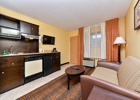 Comfort Inn And Suites - Eatontown, NJ
