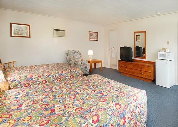 Rodeway Inn - Lee, MA