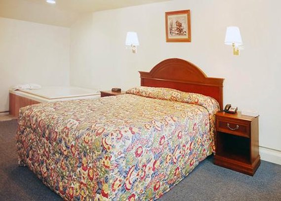 Rodeway Inn - Lee, MA