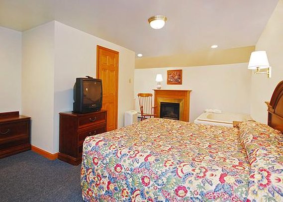 Rodeway Inn - Lee, MA