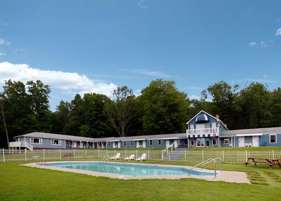 Rodeway Inn - Lee, MA