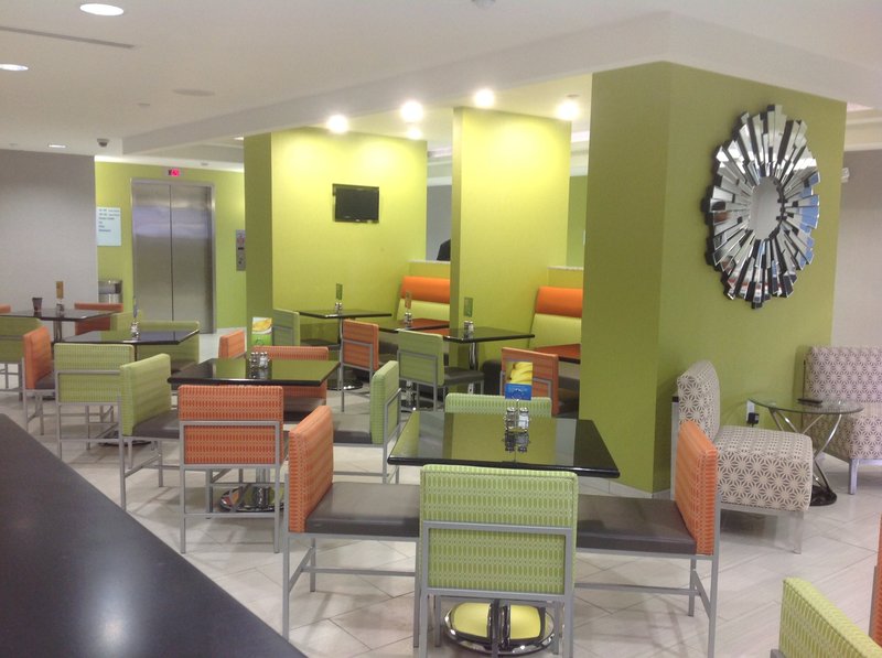 Holiday Inn Express Hotel & Suites Jackson Downtown-Coliseum - Jackson, MS