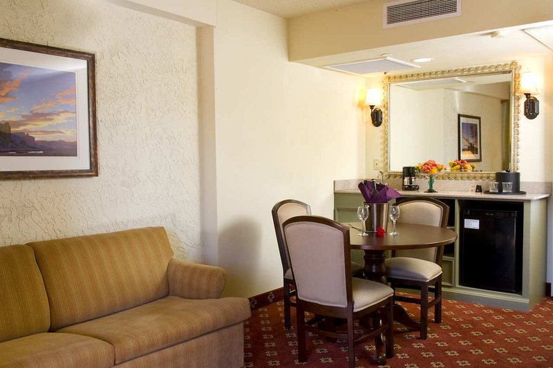 Doubletree Suites By Hilton Hotel Tucson-Williams Center - Tucson, AZ