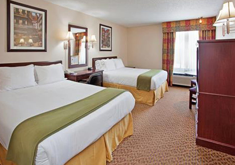 Holiday Inn Express OSAGE BCH - LAKE OF THE OZARKS - Oshkosh, WI