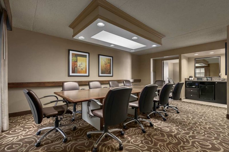 Embassy Suites By Hilton Pittsburgh International Airport - Coraopolis, PA