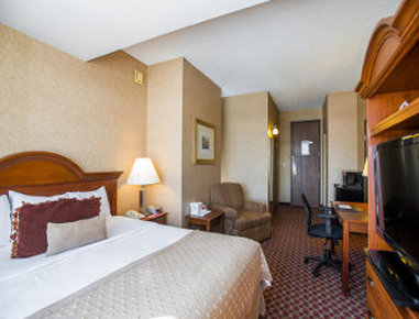 Ramada Convention Center, Downtown Topeka - Topeka, KS