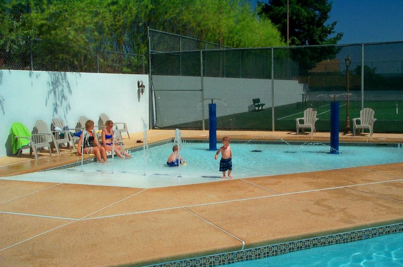 Pointe Royale Clubhouse & Accommodations - Branson, MO