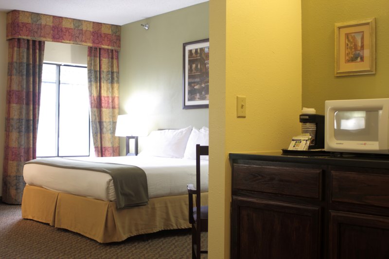 Holiday Inn Express OSAGE BCH - LAKE OF THE OZARKS - Oshkosh, WI