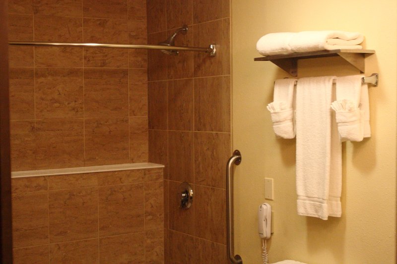 Holiday Inn Express OSAGE BCH - LAKE OF THE OZARKS - Oshkosh, WI