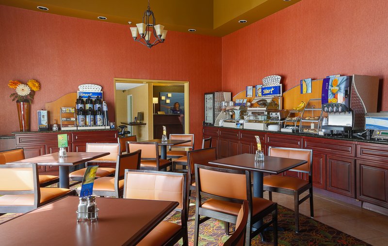 Holiday Inn Express Oakdale - Oakdale, CA