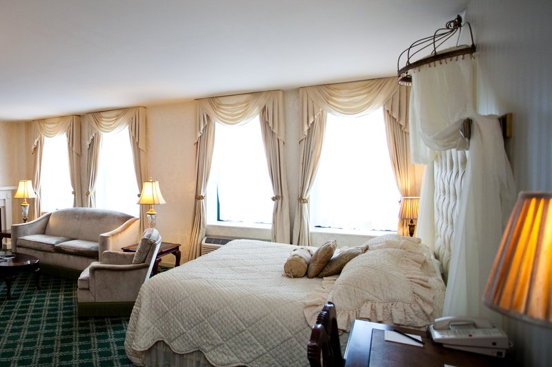 Landmark Inn - Marquette, MI