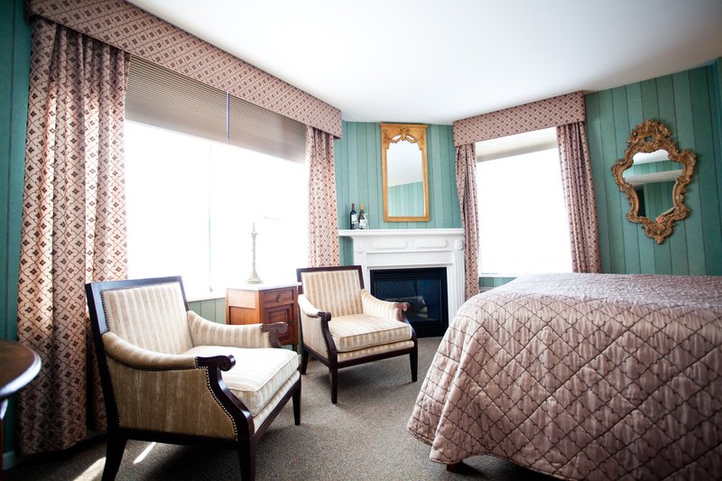 Landmark Inn - Marquette, MI