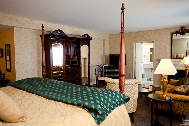Landmark Inn - Marquette, MI
