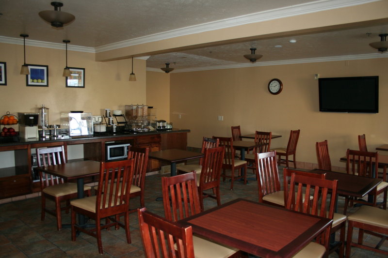 Best Western Plus Salinas Valley Inn & Suites - Salinas, CA