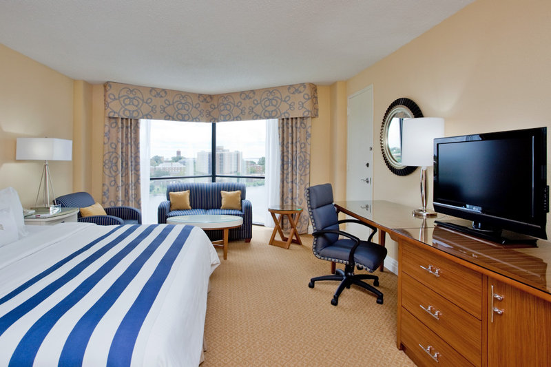 Crowne Plaza Hampton Marina - Hampton, VA