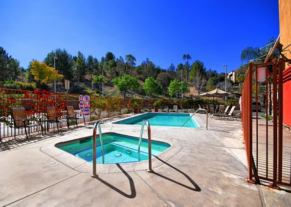 Comfort Suites Near Six Flags Magic Mountain - Stevenson Ranch, CA