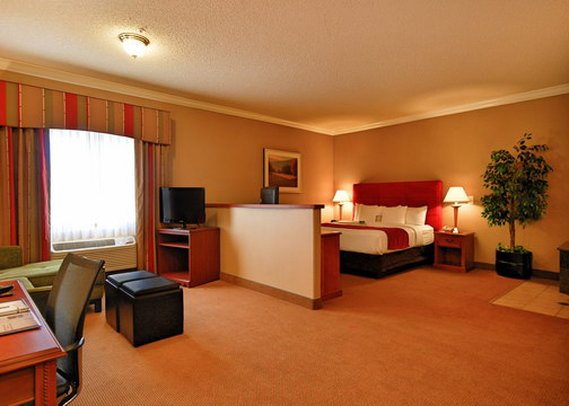 Comfort Suites Near Six Flags Magic Mountain - Stevenson Ranch, CA