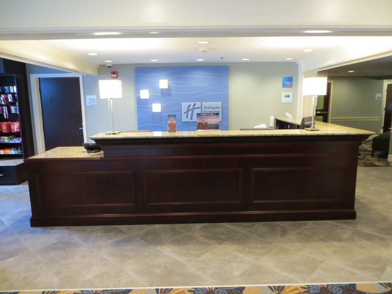 Holiday Inn Express & Suites MERRIMACK - Merrimack, NH