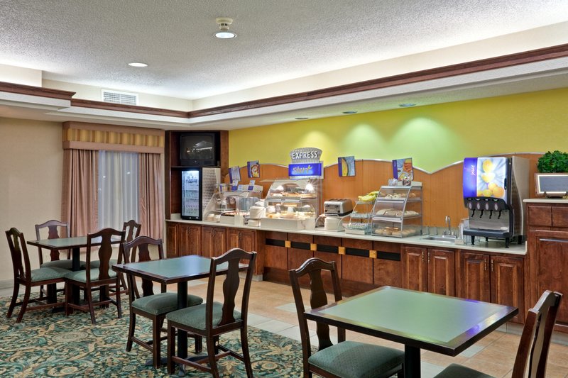 Holiday Inn Express & Suites LEBANON - Lebanon, MO