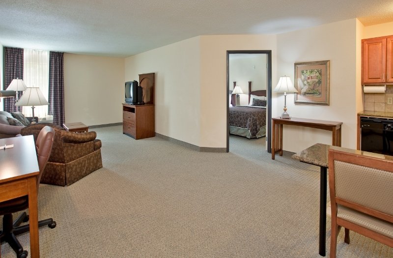 Staybridge Suites-Columbia-Hwy - Columbia, MO