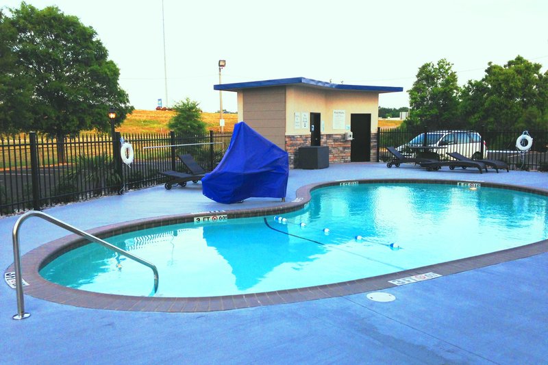 Holiday Inn Express Hotel & Suites Jackson Downtown-Coliseum - Jackson, MS