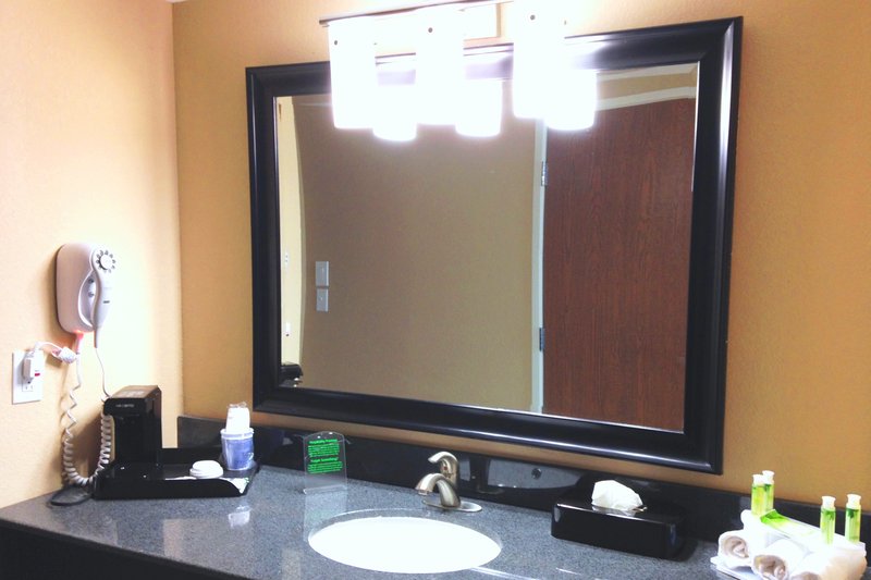 Holiday Inn Express Hotel & Suites Jackson Downtown-Coliseum - Jackson, MS
