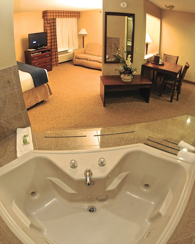 Holiday Inn Express Hotel & Suites Fenton - Fenton, MO