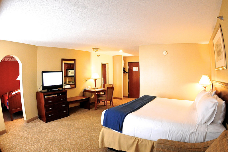 Holiday Inn Express Hotel & Suites Fenton - Fenton, MO