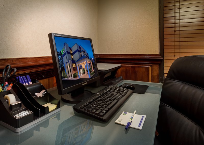Holiday Inn Express NEWPORT NEWS - Newport News, VA