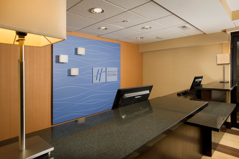 Holiday Inn Express - Welcome, MD