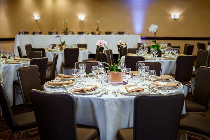 Vineyards Chop House-Crowne Plaza Hotel Concord - Concord, CA