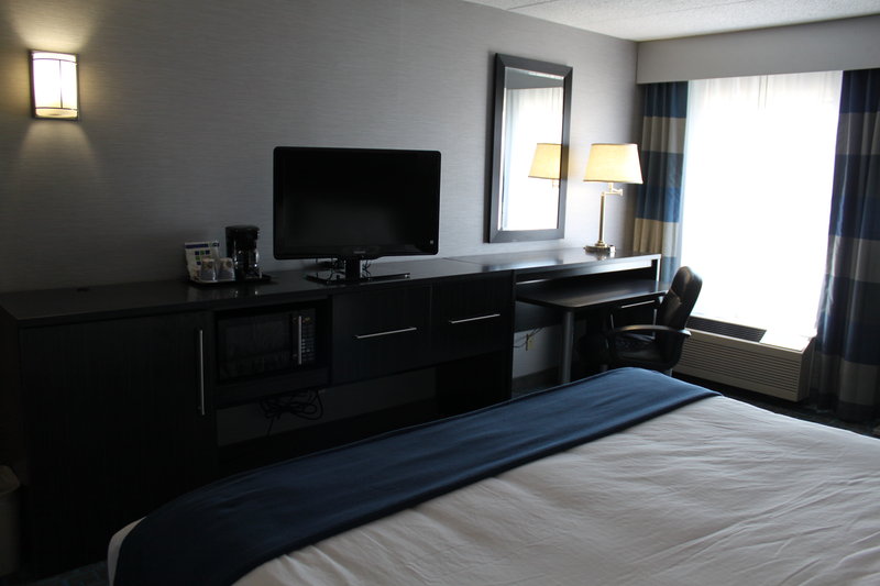 Holiday Inn Express Janesville-I-90 & US Hwy 14 - Janesville, WI
