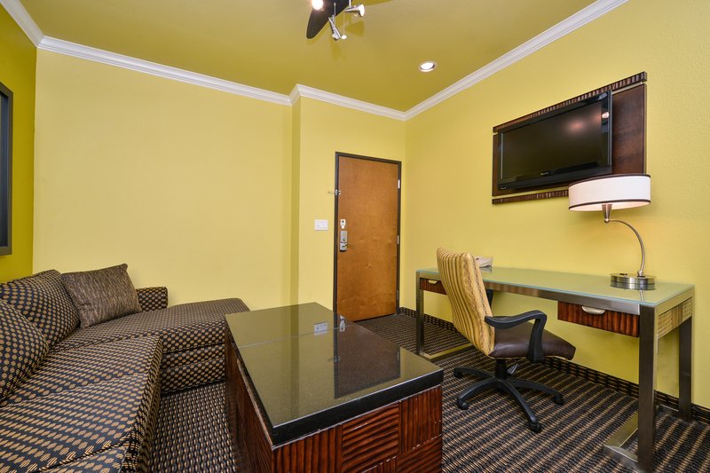 Holiday Inn & Suites - McKinney, TX