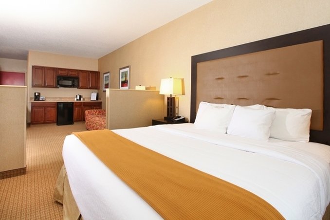 Holiday Inn Express & Suites Olathe North - Olathe, KS