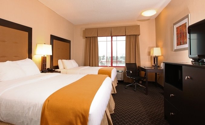 Holiday Inn Express & Suites Olathe North - Olathe, KS